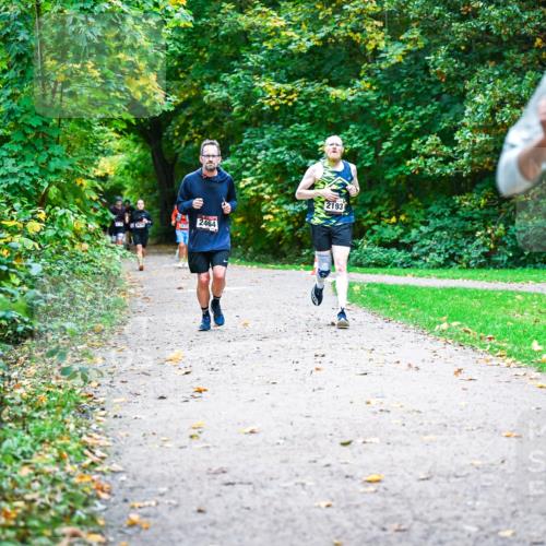 12.10.2025 - Bramfelder Halbmarathon 2025 Dr. Thomas Lammeyer http://msf.ph/oto/9347520 12.10.2025 10:24:05 Laufen 2464, 2193 meine-sportfotos.de