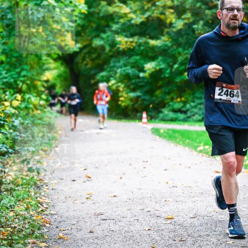 12.10.2025 - Bramfelder Halbmarathon 2025 Dr. Thomas Lammeyer http://msf.ph/oto/9347542 12.10.2025 10:24:09 Laufen 2464, 47 meine-sportfotos.de