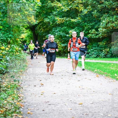 12.10.2025 - Bramfelder Halbmarathon 2025 Dr. Thomas Lammeyer http://msf.ph/oto/9347547 12.10.2025 10:24:13 Laufen 2674, 2675, 2642 meine-sportfotos.de