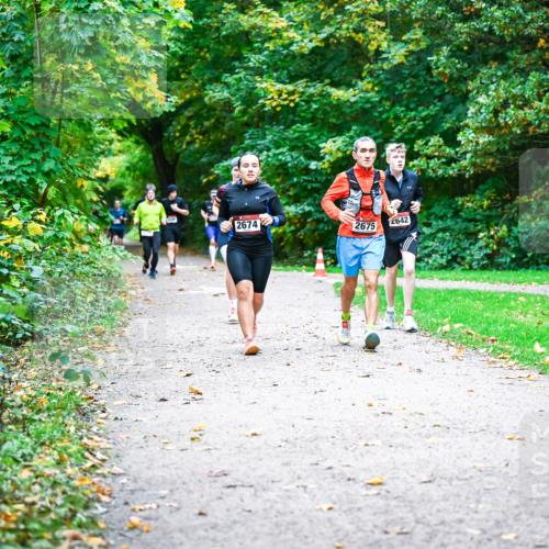 12.10.2025 - Bramfelder Halbmarathon 2025 Dr. Thomas Lammeyer http://msf.ph/oto/9347549 12.10.2025 10:24:13 Laufen 2674, 2675, 2642 meine-sportfotos.de