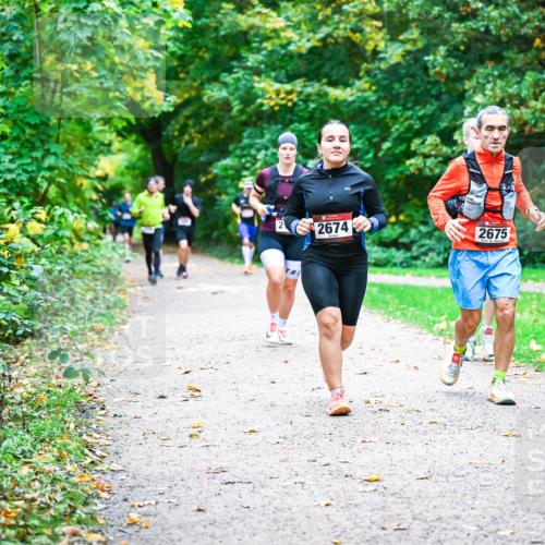 12.10.2025 - Bramfelder Halbmarathon 2025 Dr. Thomas Lammeyer http://msf.ph/oto/9347559 12.10.2025 10:24:15 Laufen 2674, 2675 meine-sportfotos.de