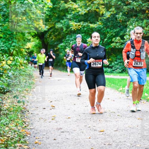 12.10.2025 - Bramfelder Halbmarathon 2025 Dr. Thomas Lammeyer http://msf.ph/oto/9347560 12.10.2025 10:24:15 Laufen 271, 2674, 2675 meine-sportfotos.de