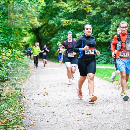 12.10.2025 - Bramfelder Halbmarathon 2025 Dr. Thomas Lammeyer http://msf.ph/oto/9347561 12.10.2025 10:24:15 Laufen 2674, 2675, 2716 meine-sportfotos.de