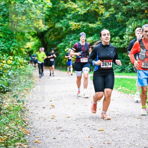 12.10.2025 - Bramfelder Halbmarathon 2025 Dr. Thomas Lammeyer http://msf.ph/oto/9347562 12.10.2025 10:24:15 Laufen 2716, 2674, 2675 meine-sportfotos.de