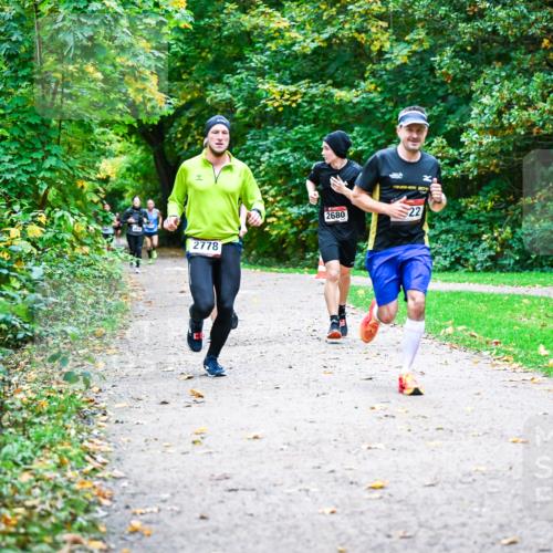 12.10.2025 - Bramfelder Halbmarathon 2025 Dr. Thomas Lammeyer http://msf.ph/oto/9347596 12.10.2025 10:24:20 Laufen 2778, 2680, 22 meine-sportfotos.de