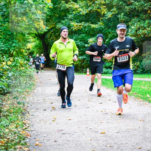 12.10.2025 - Bramfelder Halbmarathon 2025 Dr. Thomas Lammeyer http://msf.ph/oto/9347598 12.10.2025 10:24:21 Laufen 2778, 201, 2680, 2322 meine-sportfotos.de