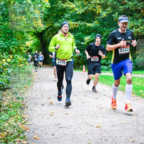 12.10.2025 - Bramfelder Halbmarathon 2025 Dr. Thomas Lammeyer http://msf.ph/oto/9347599 12.10.2025 10:24:21 Laufen 2680, 2778, 201, 2322 meine-sportfotos.de