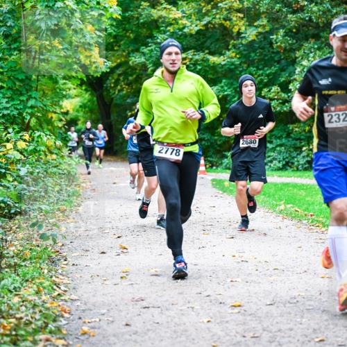 12.10.2025 - Bramfelder Halbmarathon 2025 Dr. Thomas Lammeyer http://msf.ph/oto/9347601 12.10.2025 10:24:21 Laufen 2680, 2778, 2322 meine-sportfotos.de