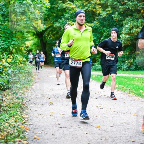 12.10.2025 - Bramfelder Halbmarathon 2025 Dr. Thomas Lammeyer http://msf.ph/oto/9347603 12.10.2025 10:24:21 Laufen 2412, 27, 2778, 2680, 2322 meine-sportfotos.de