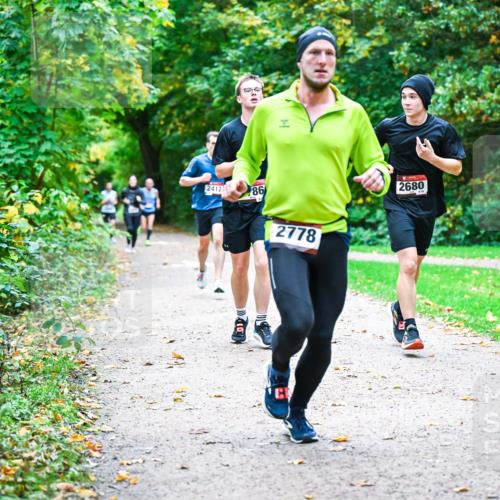 12.10.2025 - Bramfelder Halbmarathon 2025 Dr. Thomas Lammeyer http://msf.ph/oto/9347605 12.10.2025 10:24:22 Laufen 31, 2412, 86, 2778, 2680 meine-sportfotos.de