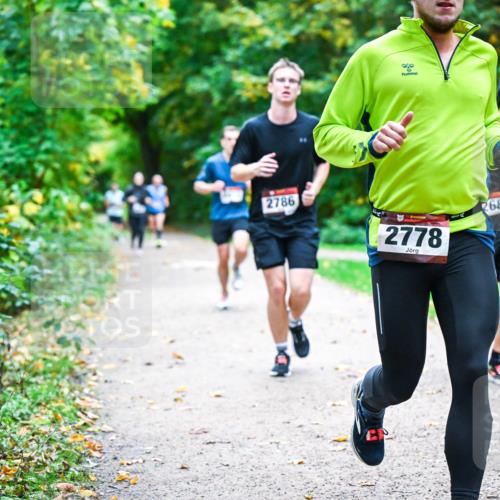 12.10.2025 - Bramfelder Halbmarathon 2025 Dr. Thomas Lammeyer http://msf.ph/oto/9347608 12.10.2025 10:24:22 Laufen 2786, 2778, 2680 meine-sportfotos.de