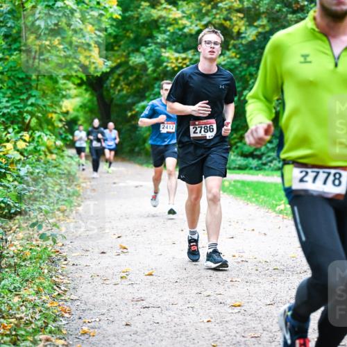 12.10.2025 - Bramfelder Halbmarathon 2025 Dr. Thomas Lammeyer http://msf.ph/oto/9347609 12.10.2025 10:24:22 Laufen 2412, 2786, 2778 meine-sportfotos.de