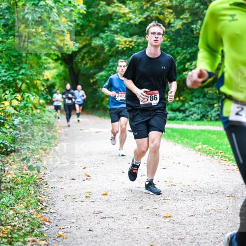 12.10.2025 - Bramfelder Halbmarathon 2025 Dr. Thomas Lammeyer http://msf.ph/oto/9347610 12.10.2025 10:24:23 Laufen 2412, 86, 2778 meine-sportfotos.de