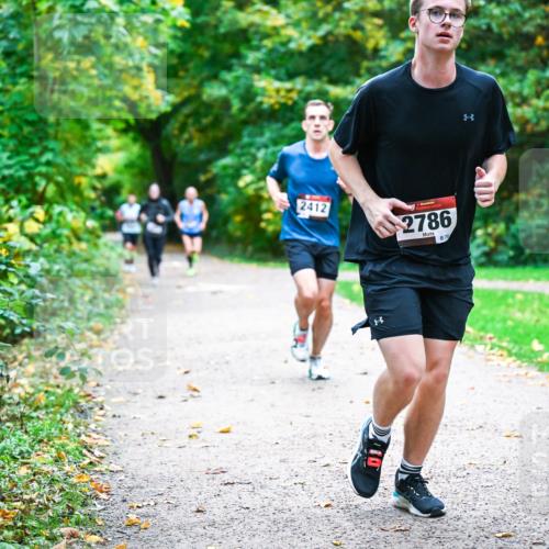 12.10.2025 - Bramfelder Halbmarathon 2025 Dr. Thomas Lammeyer http://msf.ph/oto/9347612 12.10.2025 10:24:23 Laufen 2412, 2786, 70 meine-sportfotos.de