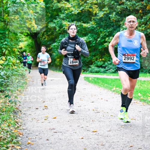 12.10.2025 - Bramfelder Halbmarathon 2025 Dr. Thomas Lammeyer http://msf.ph/oto/9347632 12.10.2025 10:24:29 Laufen 2992, 2812, 2844 meine-sportfotos.de
