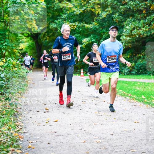 12.10.2025 - Bramfelder Halbmarathon 2025 Dr. Thomas Lammeyer http://msf.ph/oto/9347678 12.10.2025 10:24:40 Laufen 2316, 2506, 230, 2369 meine-sportfotos.de