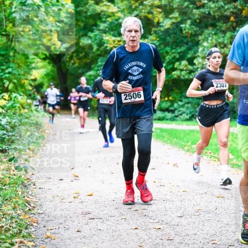 12.10.2025 - Bramfelder Halbmarathon 2025 Dr. Thomas Lammeyer http://msf.ph/oto/9347687 12.10.2025 10:24:42 Laufen 2506, 2307, 2369 meine-sportfotos.de