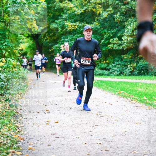 12.10.2025 - Bramfelder Halbmarathon 2025 Dr. Thomas Lammeyer http://msf.ph/oto/9347697 12.10.2025 10:24:43 Laufen 2291, 2316 meine-sportfotos.de