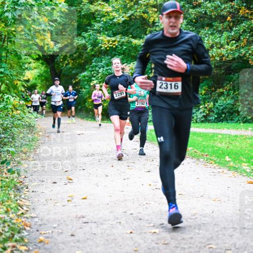 12.10.2025 - Bramfelder Halbmarathon 2025 Dr. Thomas Lammeyer http://msf.ph/oto/9347701 12.10.2025 10:24:44 Laufen 2291, 2192, 2316 meine-sportfotos.de