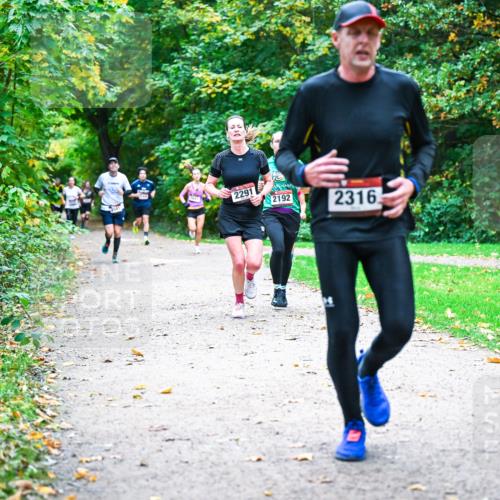 12.10.2025 - Bramfelder Halbmarathon 2025 Dr. Thomas Lammeyer http://msf.ph/oto/9347702 12.10.2025 10:24:44 Laufen 2291, 2192, 2316 meine-sportfotos.de