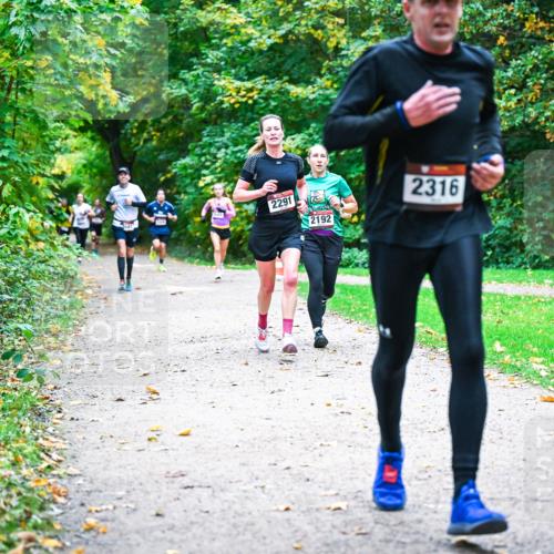 12.10.2025 - Bramfelder Halbmarathon 2025 Dr. Thomas Lammeyer http://msf.ph/oto/9347703 12.10.2025 10:24:45 Laufen 2291, 2192, 2316 meine-sportfotos.de