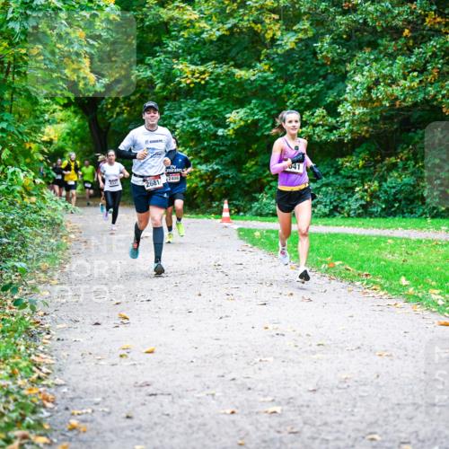 12.10.2025 - Bramfelder Halbmarathon 2025 Dr. Thomas Lammeyer http://msf.ph/oto/9347722 12.10.2025 10:24:48 Laufen 2337, 2681, 2408, 041 meine-sportfotos.de
