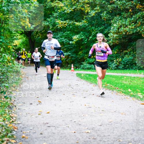 12.10.2025 - Bramfelder Halbmarathon 2025 Dr. Thomas Lammeyer http://msf.ph/oto/9347724 12.10.2025 10:24:48 Laufen 2337, 2681, 2408, 2641 meine-sportfotos.de