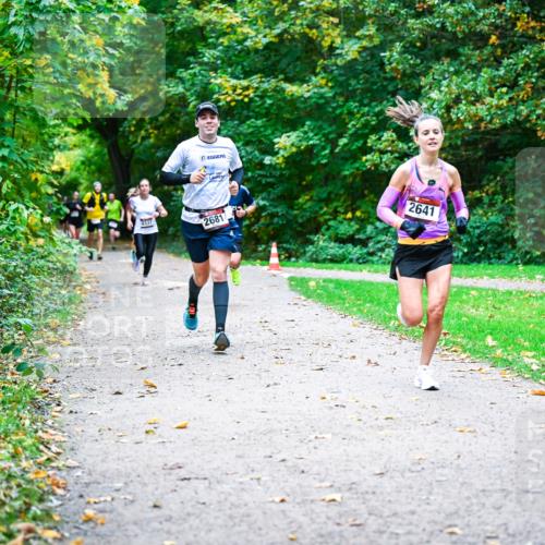 12.10.2025 - Bramfelder Halbmarathon 2025 Dr. Thomas Lammeyer http://msf.ph/oto/9347727 12.10.2025 10:24:49 Laufen 3337, 2681, 2641 meine-sportfotos.de