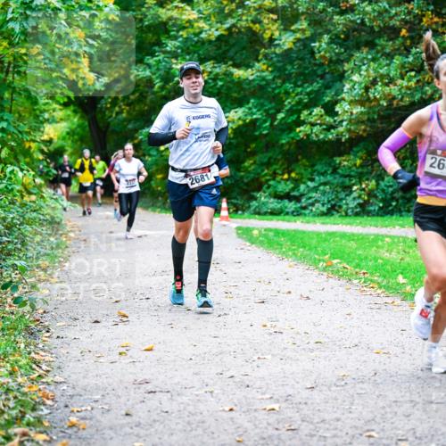 12.10.2025 - Bramfelder Halbmarathon 2025 Dr. Thomas Lammeyer http://msf.ph/oto/9347732 12.10.2025 10:24:49 Laufen 2681, 2641 meine-sportfotos.de