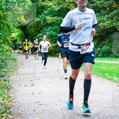 12.10.2025 - Bramfelder Halbmarathon 2025 Dr. Thomas Lammeyer http://msf.ph/oto/9347741 12.10.2025 10:24:51 Laufen 2337, 2408, 2681 meine-sportfotos.de