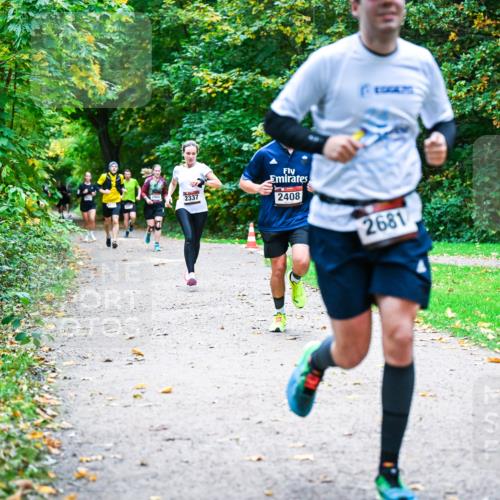 12.10.2025 - Bramfelder Halbmarathon 2025 Dr. Thomas Lammeyer http://msf.ph/oto/9347742 12.10.2025 10:24:51 Laufen 2900, 2337, 2408, 2681 meine-sportfotos.de