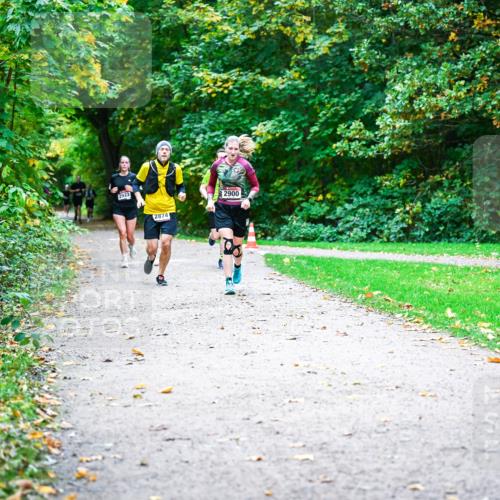 12.10.2025 - Bramfelder Halbmarathon 2025 Dr. Thomas Lammeyer http://msf.ph/oto/9347771 12.10.2025 10:24:56 Laufen 2923, 2874, 2900 meine-sportfotos.de