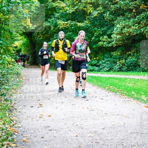 12.10.2025 - Bramfelder Halbmarathon 2025 Dr. Thomas Lammeyer http://msf.ph/oto/9347782 12.10.2025 10:24:57 Laufen 2923, 2874, 2900 meine-sportfotos.de