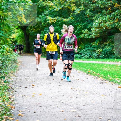 12.10.2025 - Bramfelder Halbmarathon 2025 Dr. Thomas Lammeyer http://msf.ph/oto/9347784 12.10.2025 10:24:58 Laufen 2923, 2874, 2900 meine-sportfotos.de