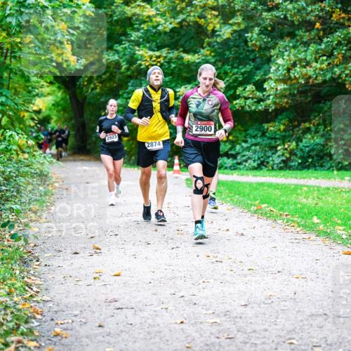 12.10.2025 - Bramfelder Halbmarathon 2025 Dr. Thomas Lammeyer http://msf.ph/oto/9347785 12.10.2025 10:24:58 Laufen 2923, 2874, 2900 meine-sportfotos.de