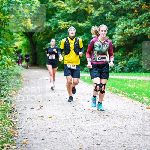 12.10.2025 - Bramfelder Halbmarathon 2025 Dr. Thomas Lammeyer http://msf.ph/oto/9347789 12.10.2025 10:24:58 Laufen 2923, 2874, 2900 meine-sportfotos.de