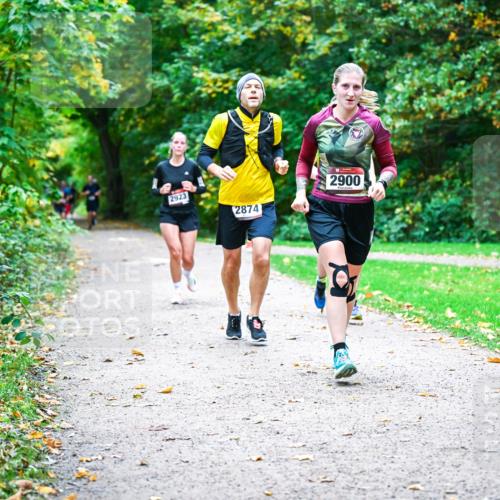 12.10.2025 - Bramfelder Halbmarathon 2025 Dr. Thomas Lammeyer http://msf.ph/oto/9347790 12.10.2025 10:24:59 Laufen 2923, 2874, 2900 meine-sportfotos.de