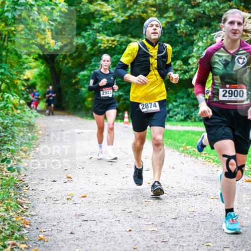 12.10.2025 - Bramfelder Halbmarathon 2025 Dr. Thomas Lammeyer http://msf.ph/oto/9347795 12.10.2025 10:24:59 Laufen 2923, 2874, 2900 meine-sportfotos.de