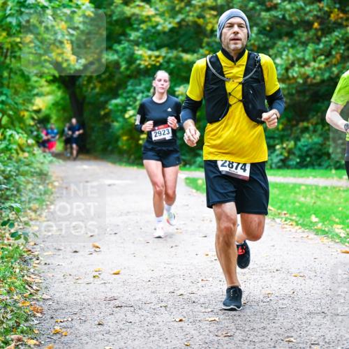 12.10.2025 - Bramfelder Halbmarathon 2025 Dr. Thomas Lammeyer http://msf.ph/oto/9347799 12.10.2025 10:25:00 Laufen 2923, 2874, 290 meine-sportfotos.de