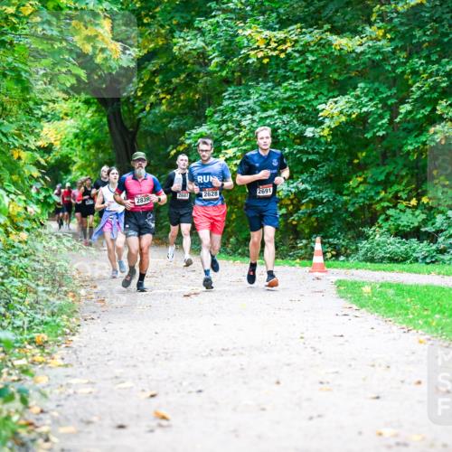 12.10.2025 - Bramfelder Halbmarathon 2025 Dr. Thomas Lammeyer http://msf.ph/oto/9347807 12.10.2025 10:25:07 Laufen 2839, 2687, 2628, 2691 meine-sportfotos.de