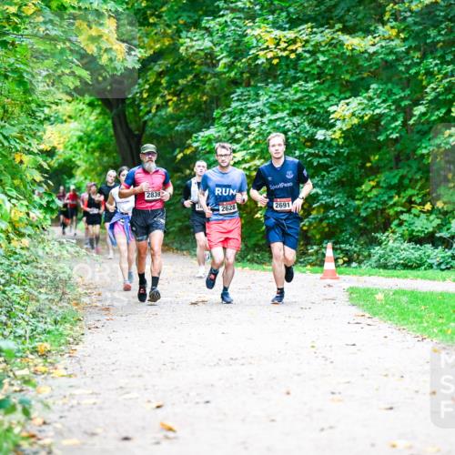 12.10.2025 - Bramfelder Halbmarathon 2025 Dr. Thomas Lammeyer http://msf.ph/oto/9347811 12.10.2025 10:25:07 Laufen 2839, 2628, 2691 meine-sportfotos.de