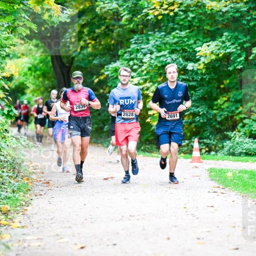 12.10.2025 - Bramfelder Halbmarathon 2025 Dr. Thomas Lammeyer http://msf.ph/oto/9347814 12.10.2025 10:25:08 Laufen 2839, 2628, 2691 meine-sportfotos.de