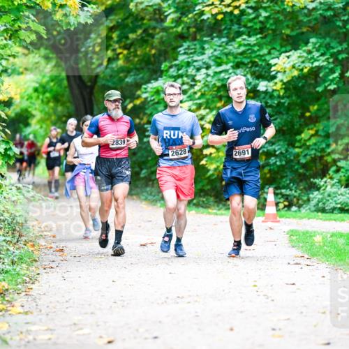 12.10.2025 - Bramfelder Halbmarathon 2025 Dr. Thomas Lammeyer http://msf.ph/oto/9347817 12.10.2025 10:25:08 Laufen 2839, 2024, 2628, 2691 meine-sportfotos.de