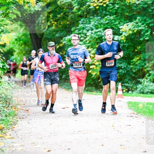 12.10.2025 - Bramfelder Halbmarathon 2025 Dr. Thomas Lammeyer http://msf.ph/oto/9347818 12.10.2025 10:25:08 Laufen 2839, 2024, 2628, 2691 meine-sportfotos.de