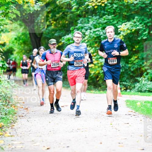 12.10.2025 - Bramfelder Halbmarathon 2025 Dr. Thomas Lammeyer http://msf.ph/oto/9347821 12.10.2025 10:25:09 Laufen 2839, 2024, 2628, 2691 meine-sportfotos.de