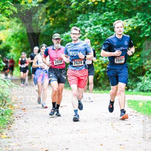12.10.2025 - Bramfelder Halbmarathon 2025 Dr. Thomas Lammeyer http://msf.ph/oto/9347824 12.10.2025 10:25:09 Laufen 2024, 2839, 2628, 2687, 2691 meine-sportfotos.de