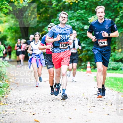 12.10.2025 - Bramfelder Halbmarathon 2025 Dr. Thomas Lammeyer http://msf.ph/oto/9347832 12.10.2025 10:25:10 Laufen 2024, 2628, 2691 meine-sportfotos.de