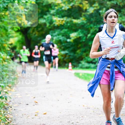 12.10.2025 - Bramfelder Halbmarathon 2025 Dr. Thomas Lammeyer http://msf.ph/oto/9347864 12.10.2025 10:25:15 Laufen 2 meine-sportfotos.de
