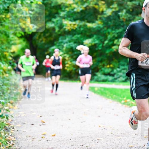 12.10.2025 - Bramfelder Halbmarathon 2025 Dr. Thomas Lammeyer http://msf.ph/oto/9347886 12.10.2025 10:25:19 Laufen 2272 meine-sportfotos.de