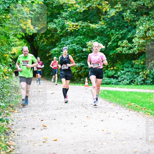 12.10.2025 - Bramfelder Halbmarathon 2025 Dr. Thomas Lammeyer http://msf.ph/oto/9347890 12.10.2025 10:25:20 Laufen 2538, 2619, 2178 meine-sportfotos.de